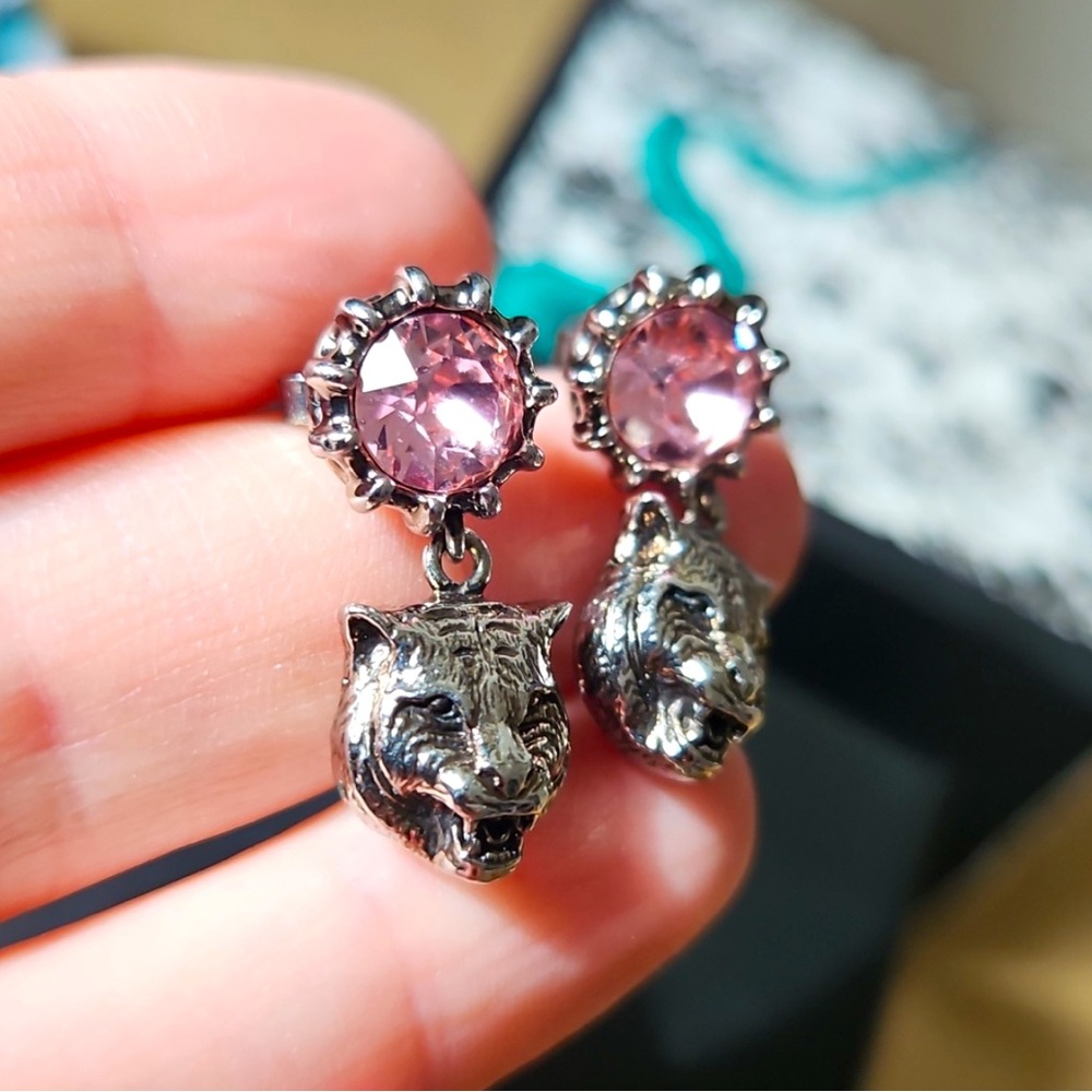 NEW✨$650 GUCCI Pink Crystal Stud Silver Tone FELINE TIGER CAT Dangle EARRINGS - Picture 3 of 11